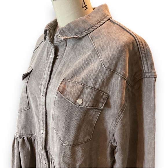 Earl Grey Button Up Long Sleeve Top Pearl Snap Shacket Medium NWT - Picture 8 of 14